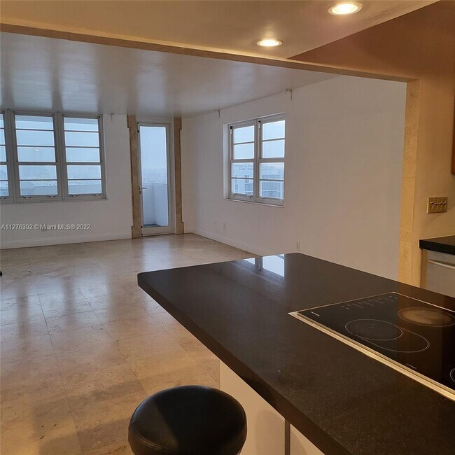 Building Photo - 100 Lincoln Rd