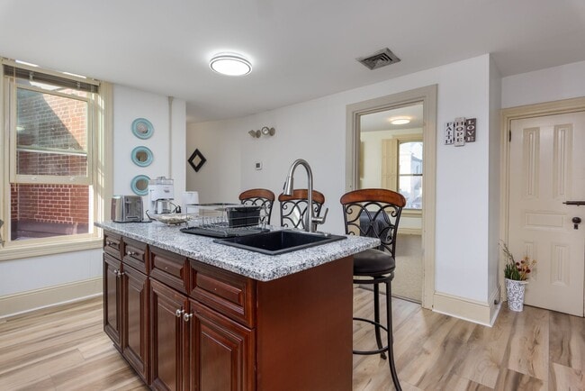 Building Photo - 132 State St