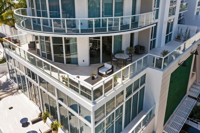 Foto del edificio - 401 N Birch Rd