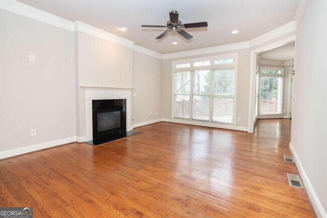 Building Photo - 1704 Summit Glen Ln NE