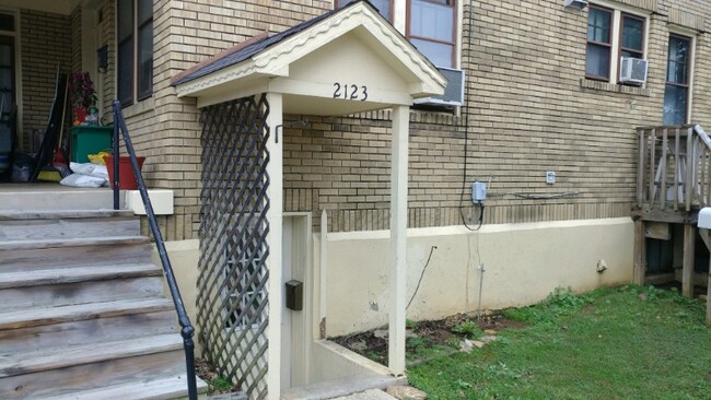 Building Photo - 2123 State St