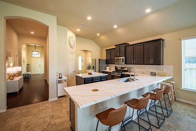 Building Photo - 4423 Hidden Oaks Wy