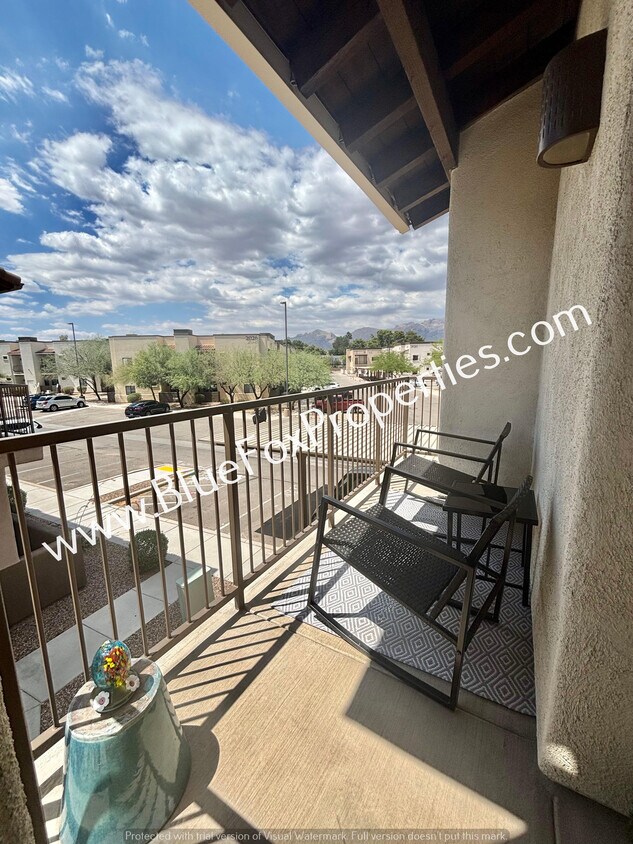 Foto principal - 2036 E River Rd