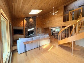 Building Photo - 39 Sage Hill Rd