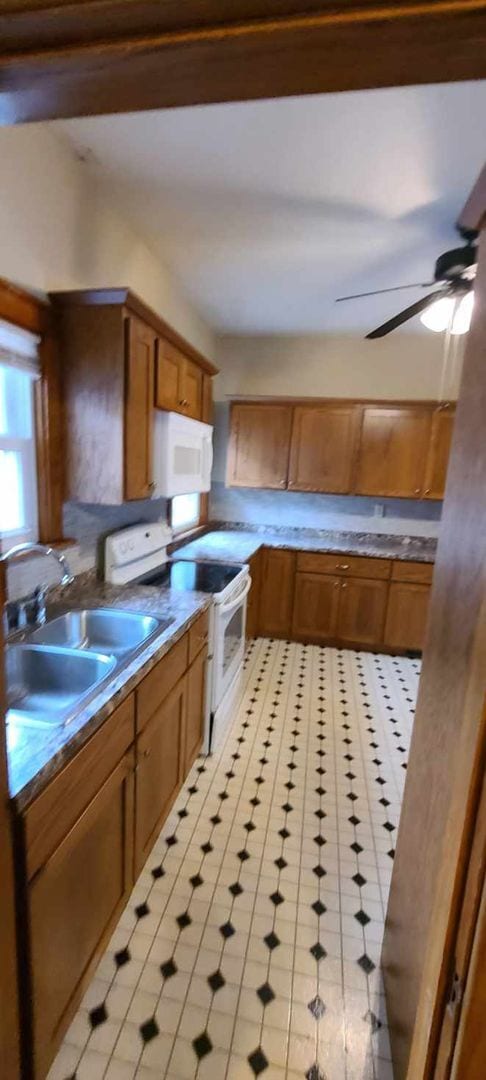 Foto del edificio - Now leasing for MAY 2026! Check out our 4 bedroom/3 bath house in Cedar Falls!