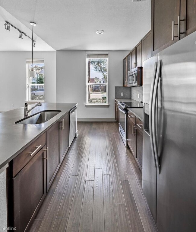 Building Photo - 1 br, 1 bath Condo - 2122 N Mays St