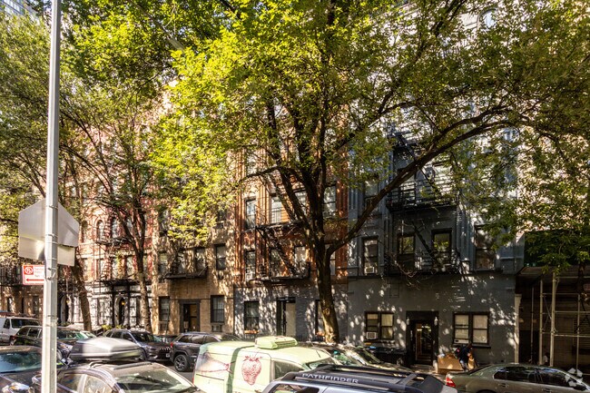 Building Photo - 343 E 92nd St