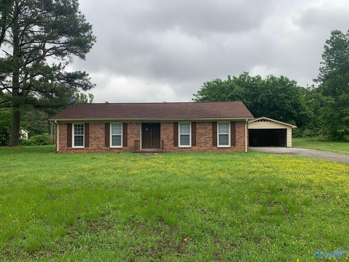 Foto principal - 18256 Edgewood Rd