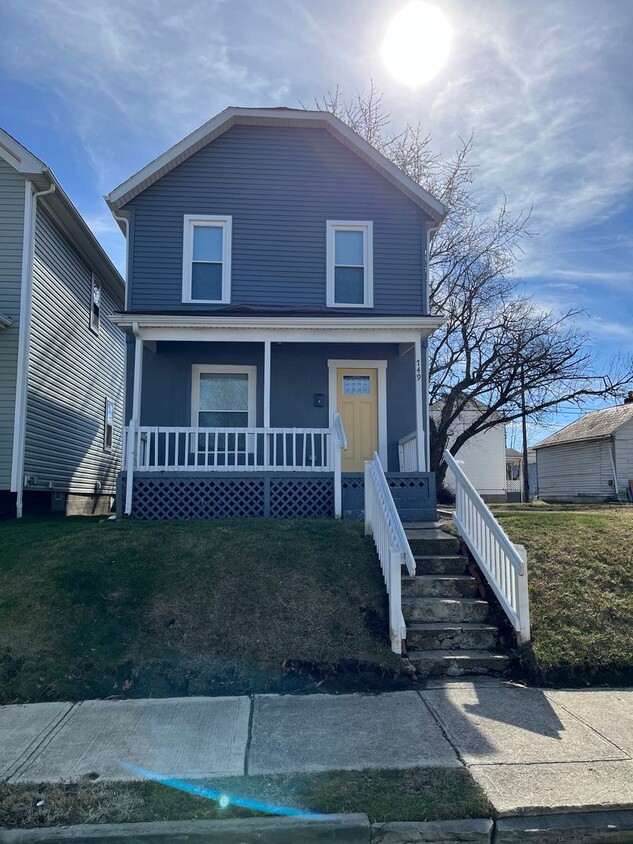 Primary Photo - Recently renovated 2 bedroom 1.5 bathroom ...