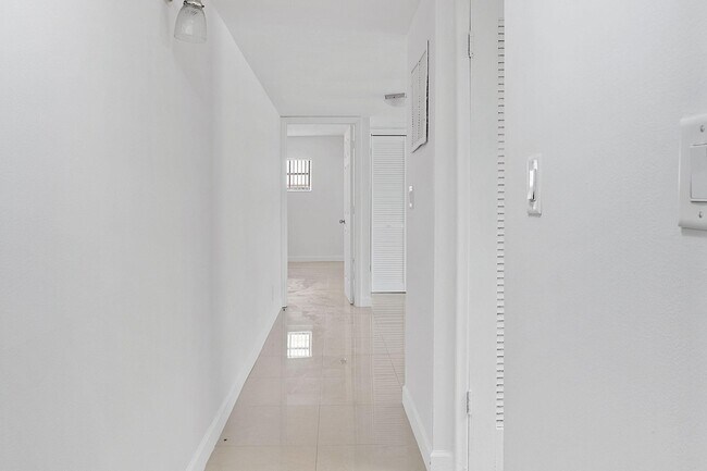 Building Photo - 1060 Crystal Lake Dr Unit 202