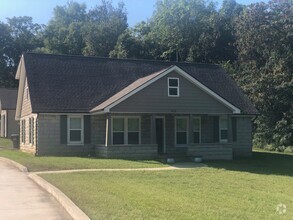 Building Photo - 818 Loop Rd
