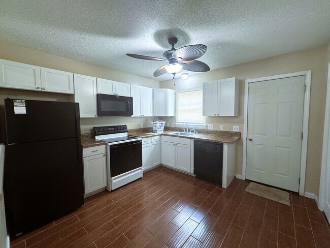 Foto del edificio - 2 BR/ 2 Bath End Unit! Minutes to Camp Lej...