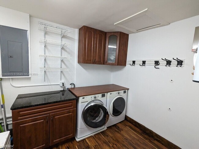 Building Photo - 3 br, 2 bath House - 7431 SW 135th Ave