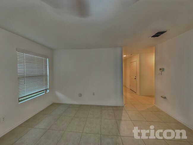 Building Photo - 2602 Vavra Ln