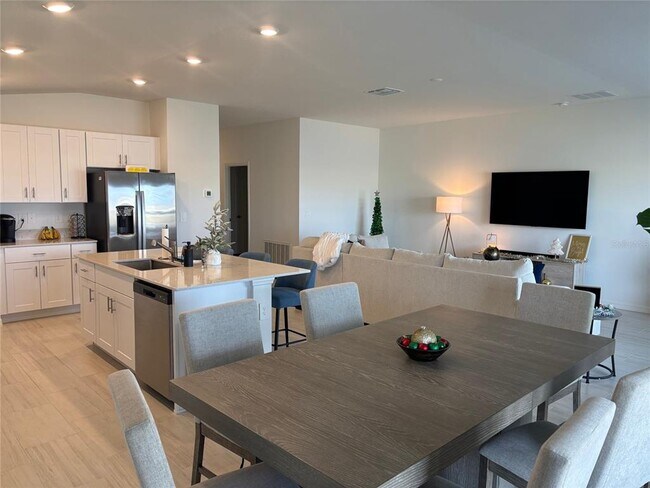 Building Photo - 8823 Sunset Pk Trl S