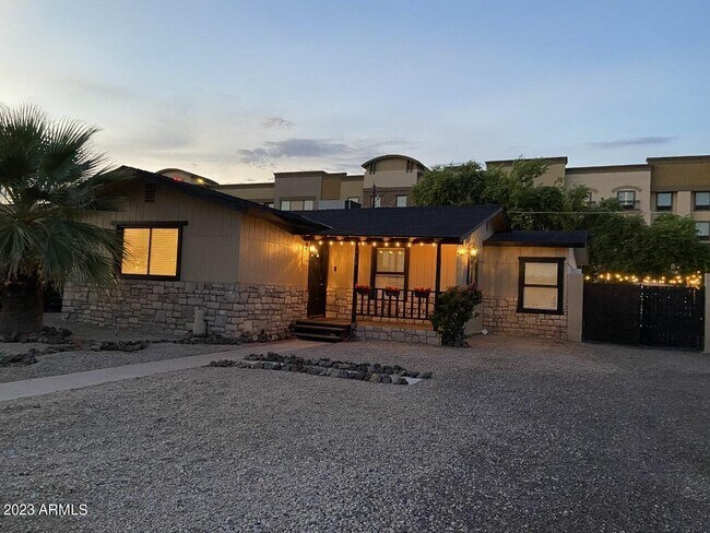 Building Photo - 918 E Weber Dr