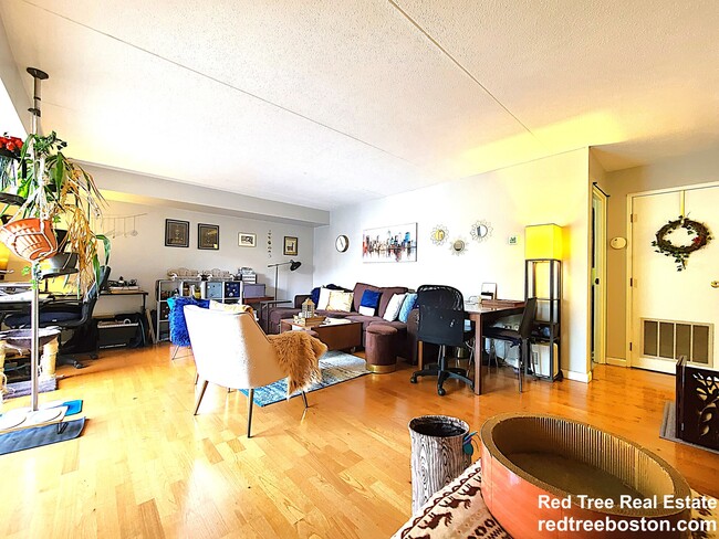 Foto del edificio - 1243 Beacon St