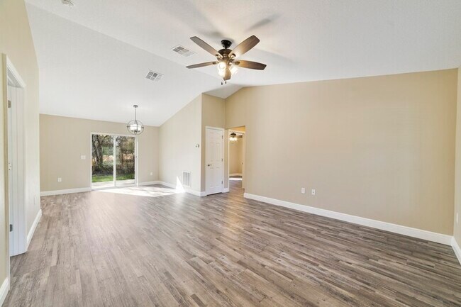 Foto del edificio - 7859 N Jamaica Dr