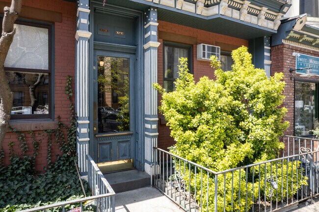 Entrada - 1206 Washington St