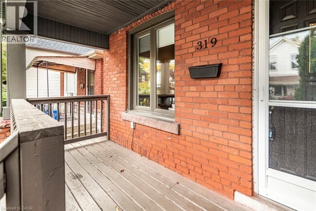 Building Photo - 319 Hunter St W