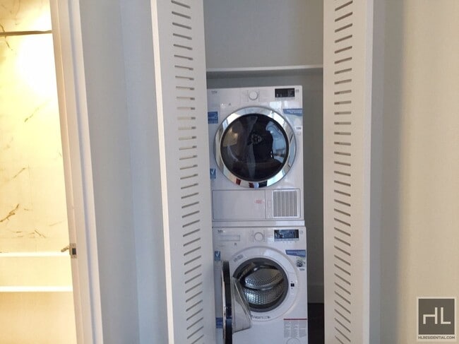 Building Photo - East 44th Street