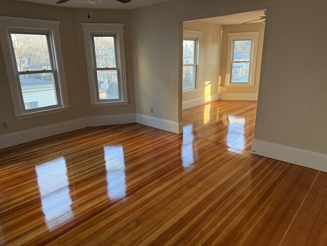 Foto del edificio - 592 Salem St