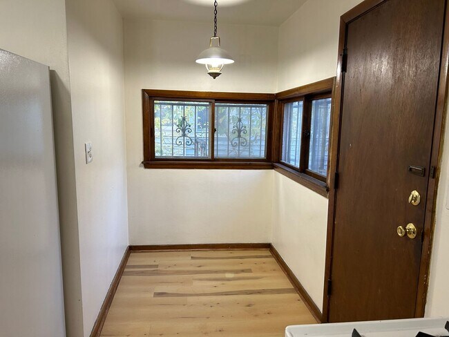 Foto del edificio - 2 BDRM 1 BTH Lower Unit Duplex in nice nei...