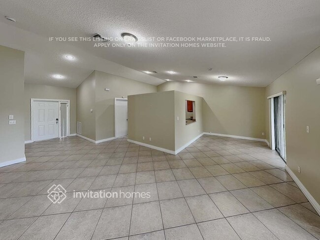 Building Photo - 5521 SW 58th Ct