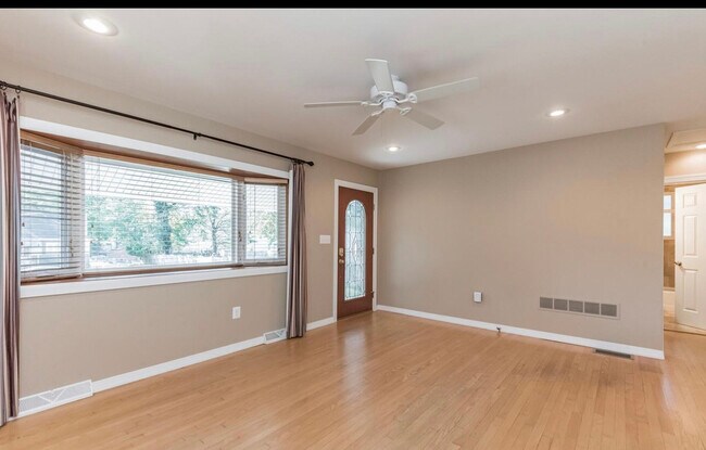 Foto del edificio - 8065 Woodholme Cir