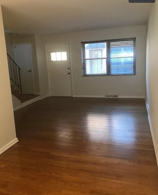 Foto del edificio - 1473 W Lane Ave