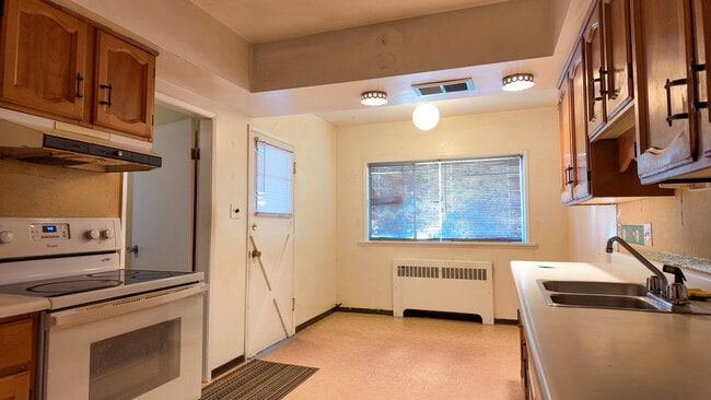 Building Photo - 65 W 49th Ave