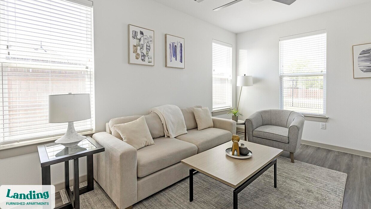 Foto principal - 8220 Horseman Rd