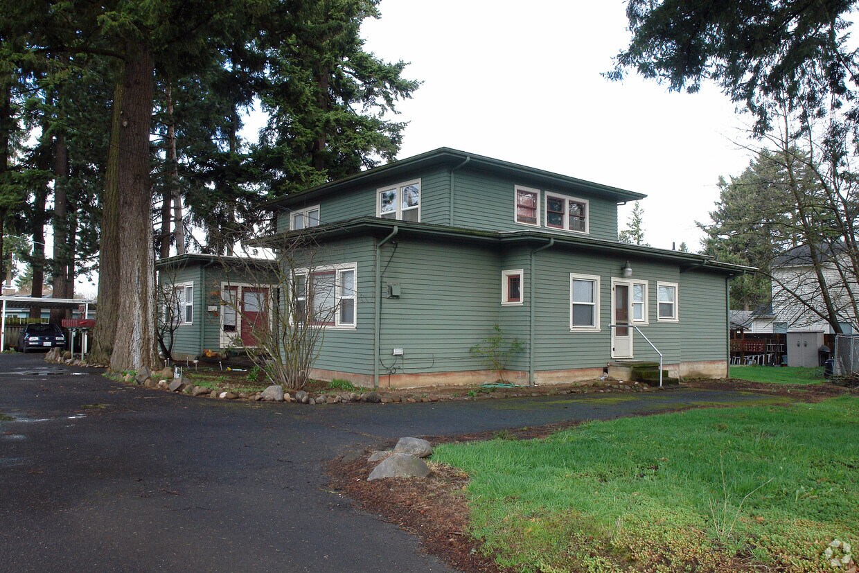 13127 NE Halsey St, Portland, OR 97230 Apartments in Portland, OR