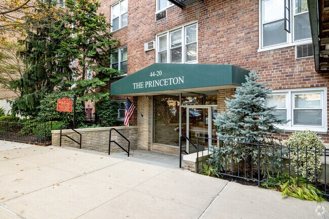 Foto del edificio - Princeton Owners Corp