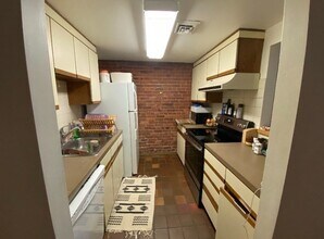 Building Photo - 103 Gainsborough St