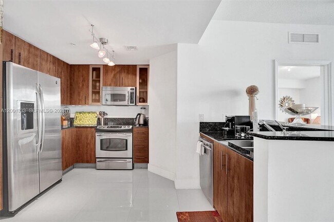 Foto del edificio - 7900 Harbor Island Dr