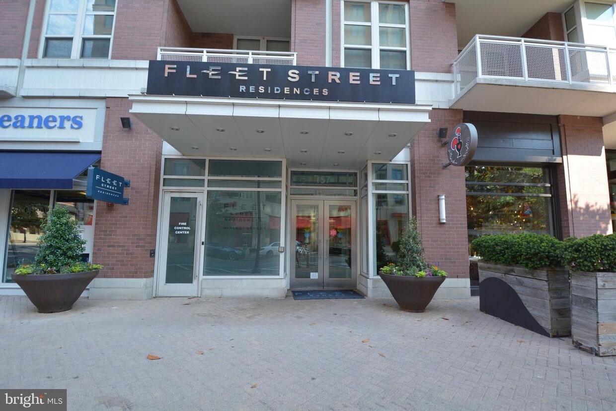Primary Photo - 157 Fleet St