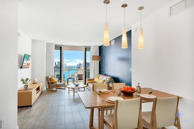 Building Photo - 2602 E Hallandale Beach Blvd