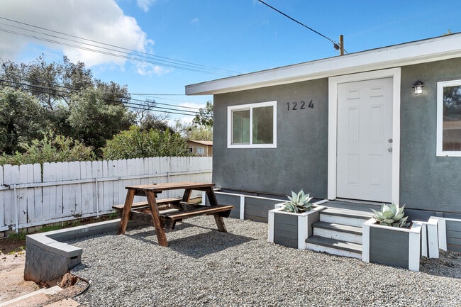 Building Photo - 1224 Willowside Ter