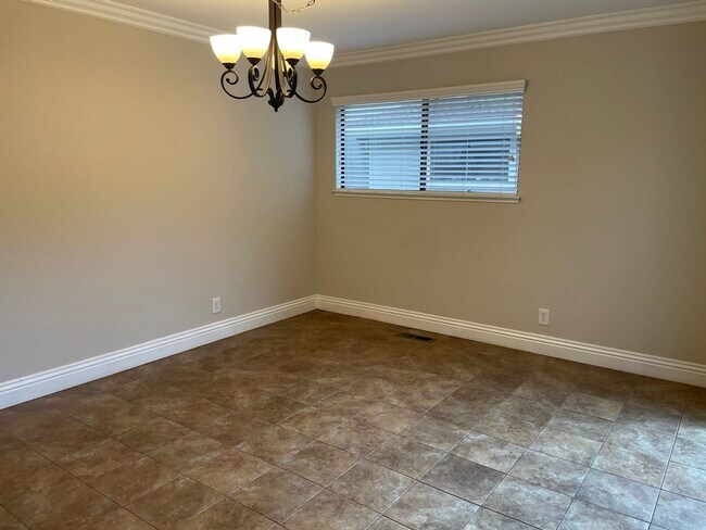 Foto del edificio - Remodeled & Spacious Cambrian 3 Bedroom 2....