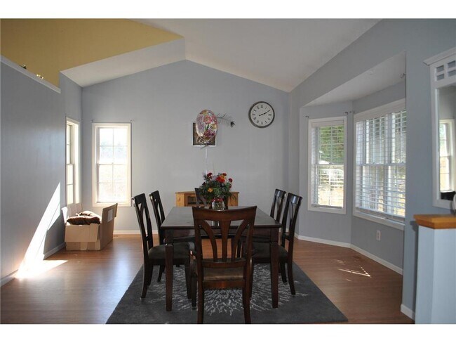 Building Photo - 302 Sunrise Dr