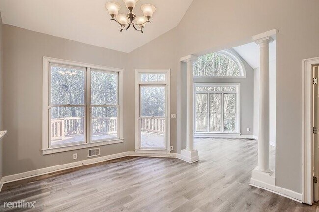 Building Photo - 5 br, 4.5 bath House - 1555 Highview Pines...