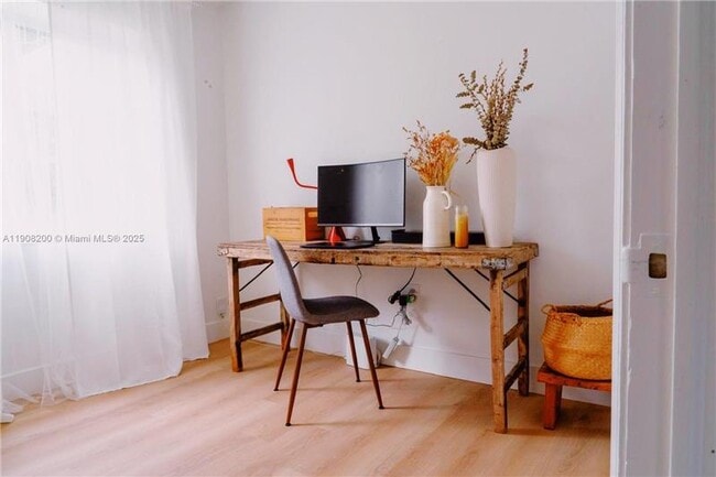 Foto del edificio - 1075 NE 120th St