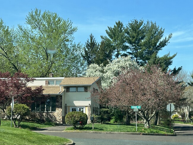 Building Photo - 182 Jenkins Ave