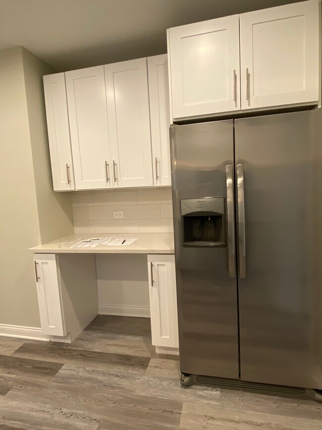 Building Photo - 7753 W Sunset Dr