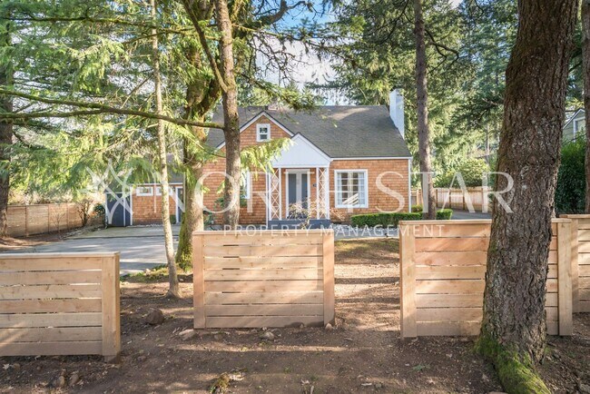 Foto del edificio - Newly Remodeled Lake Oswego Cottage With Lake Access.