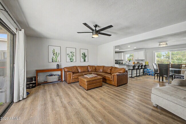 Foto del edificio - 2208 W San Miguel Ave