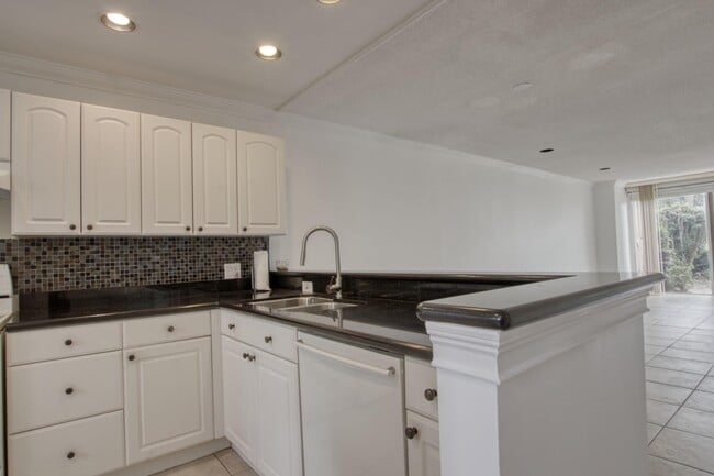 Building Photo - 4489 Luxemburg Ct