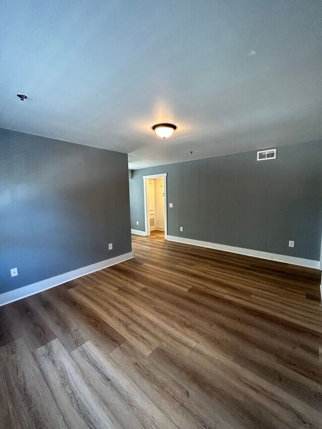 Building Photo - Townhome For Rent In Vestavia Hills!!! Ava...