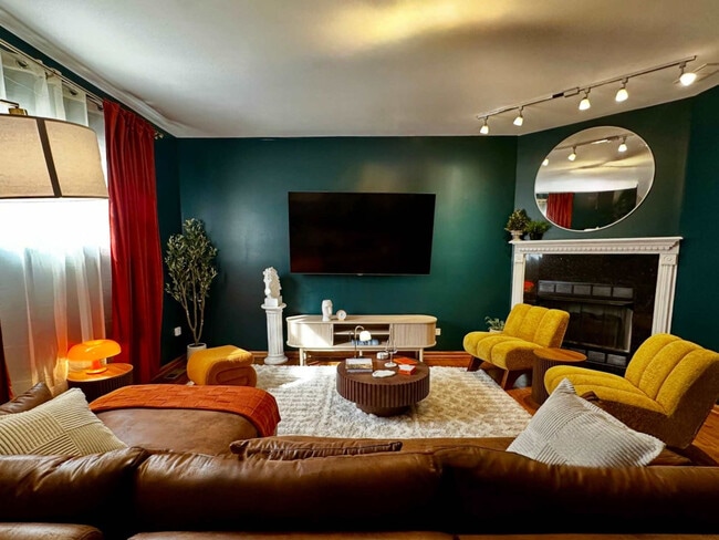 Building Photo - 1418 N Talman Ave